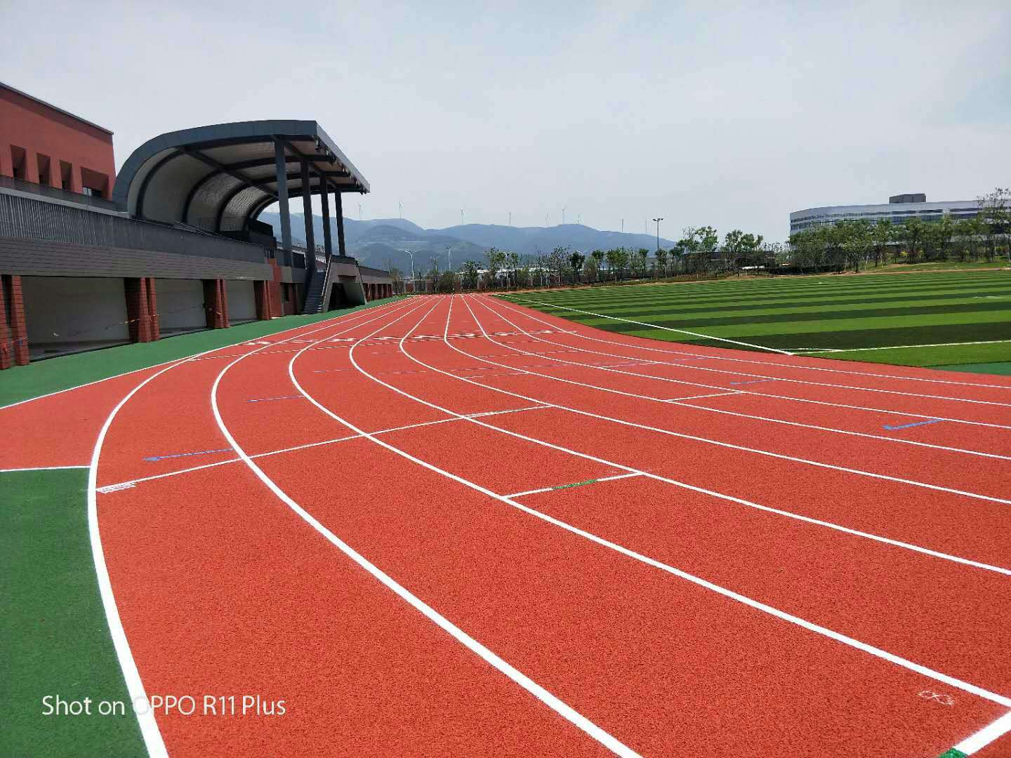 學校塑膠跑道